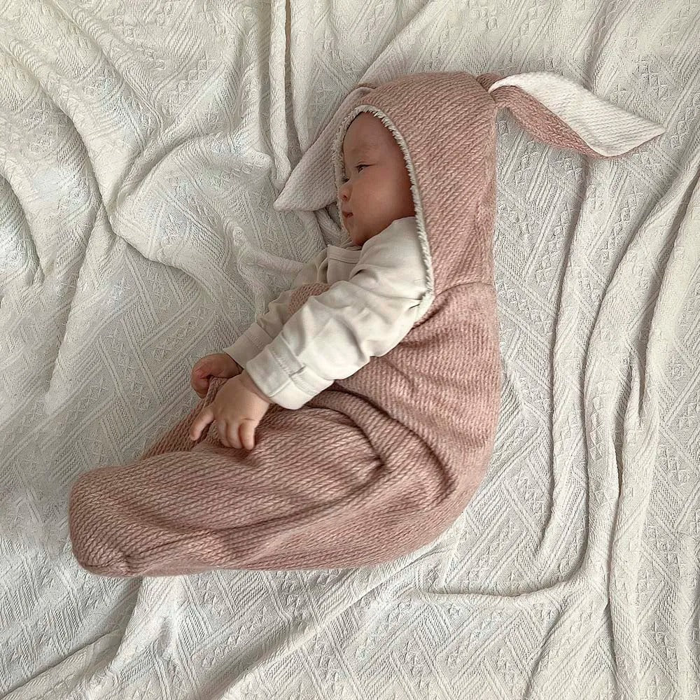 nid-d-ange-Lapin-rose-bébé-côté-au-chaud