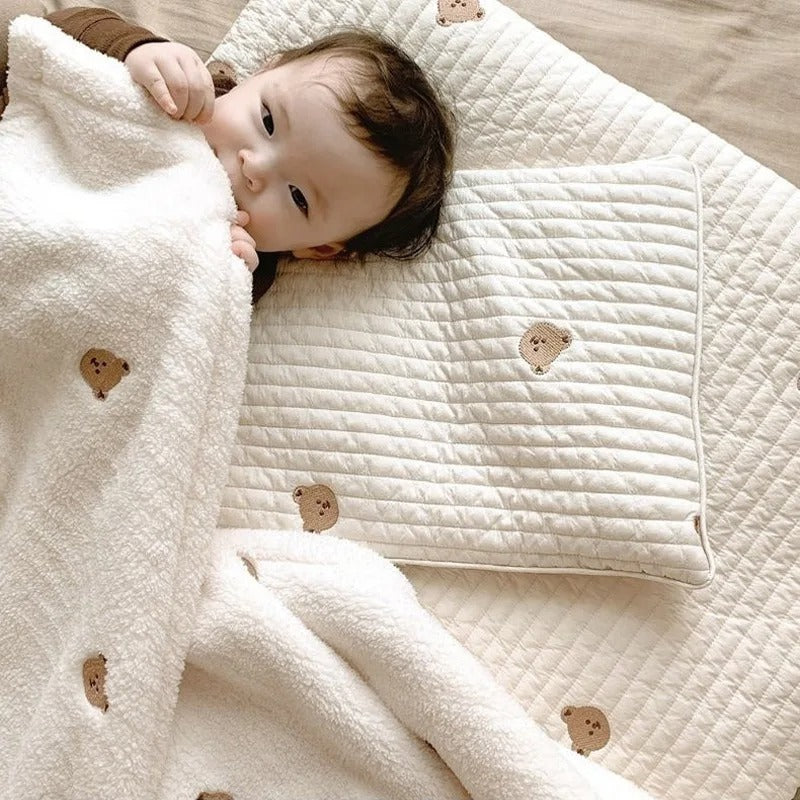 Couverture-polaire-blanche-ours-douce-chaude-bébé-au-lit