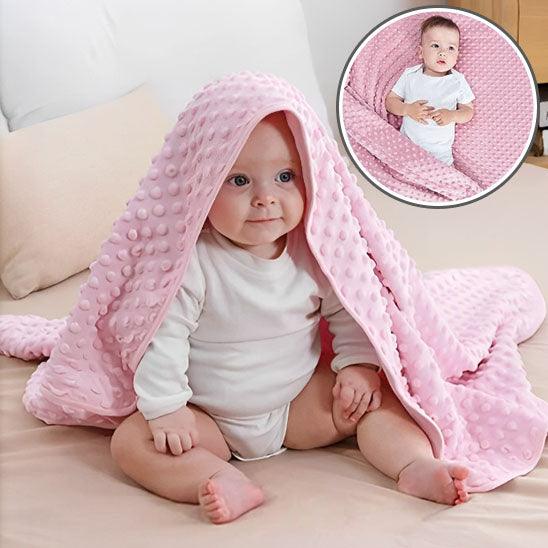 Couverture-polaire-rose-double-face-bébé-assis-couvert