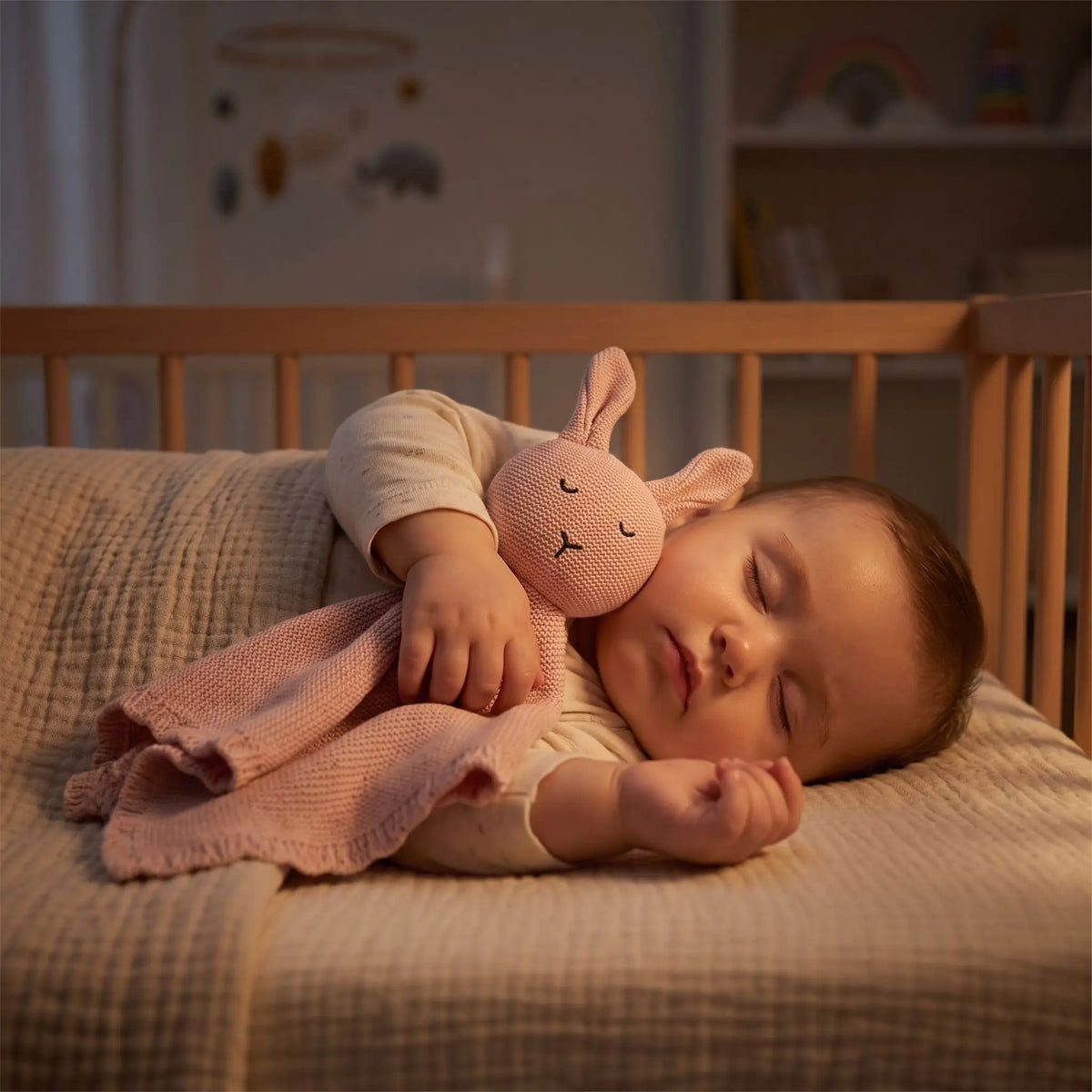 Doudou bébé au berceau