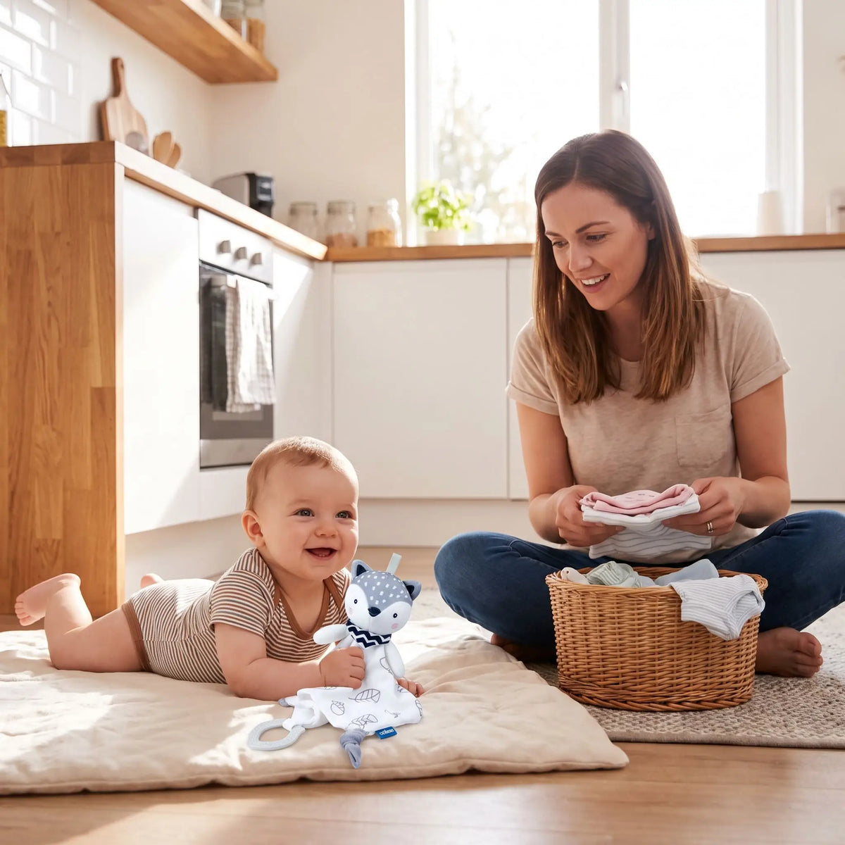 Doudou bébé avec maman