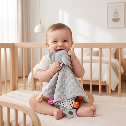 Doudou bébé content