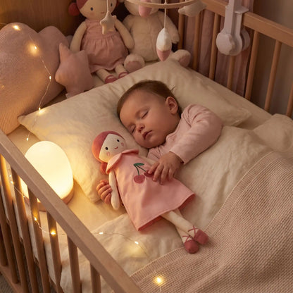 Doudou bébé dans son berceau