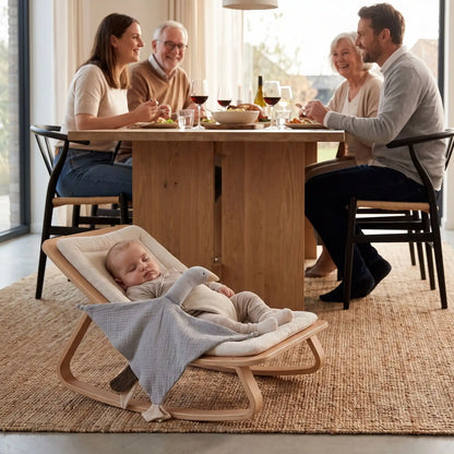 Doudou bébé dort au salon