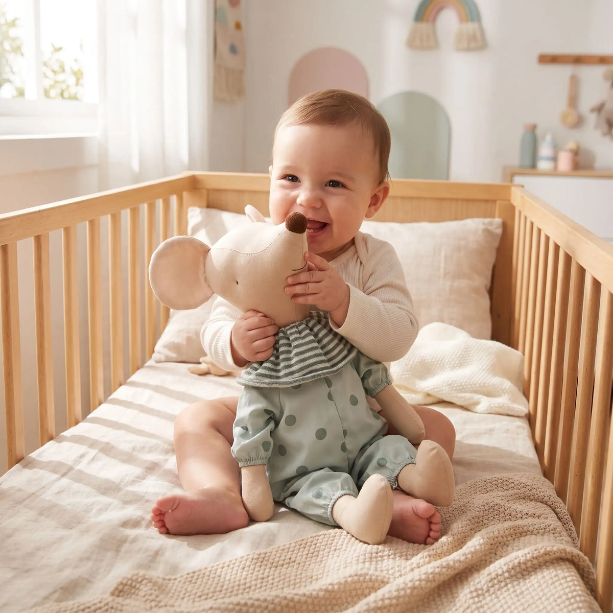 Doudou bébé heureux