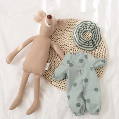 Doudou-doux-rembourré-souris-tenu-verte