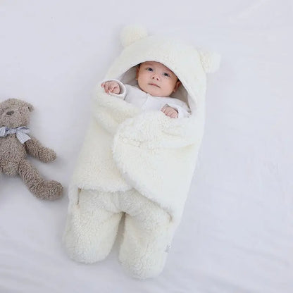 nid-d-ange-Ours-polaire-blanc-bébé-au-chaud