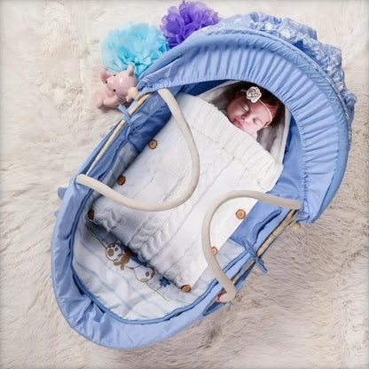 Nid-d-ange-blanc-bébé-dort-au-chaud