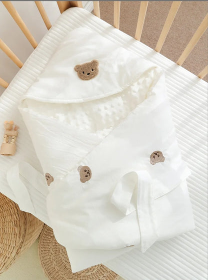 Nid-d-ange-blanc-lionne-doux-chaud-fermé