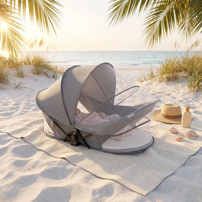 Réducteur de lit bébé dort à la plage
