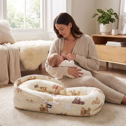 Réducteur de lit bébé avec maman