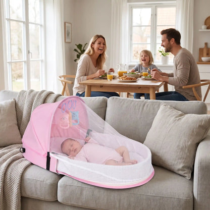 Réducteur de lit bébé dort au salon