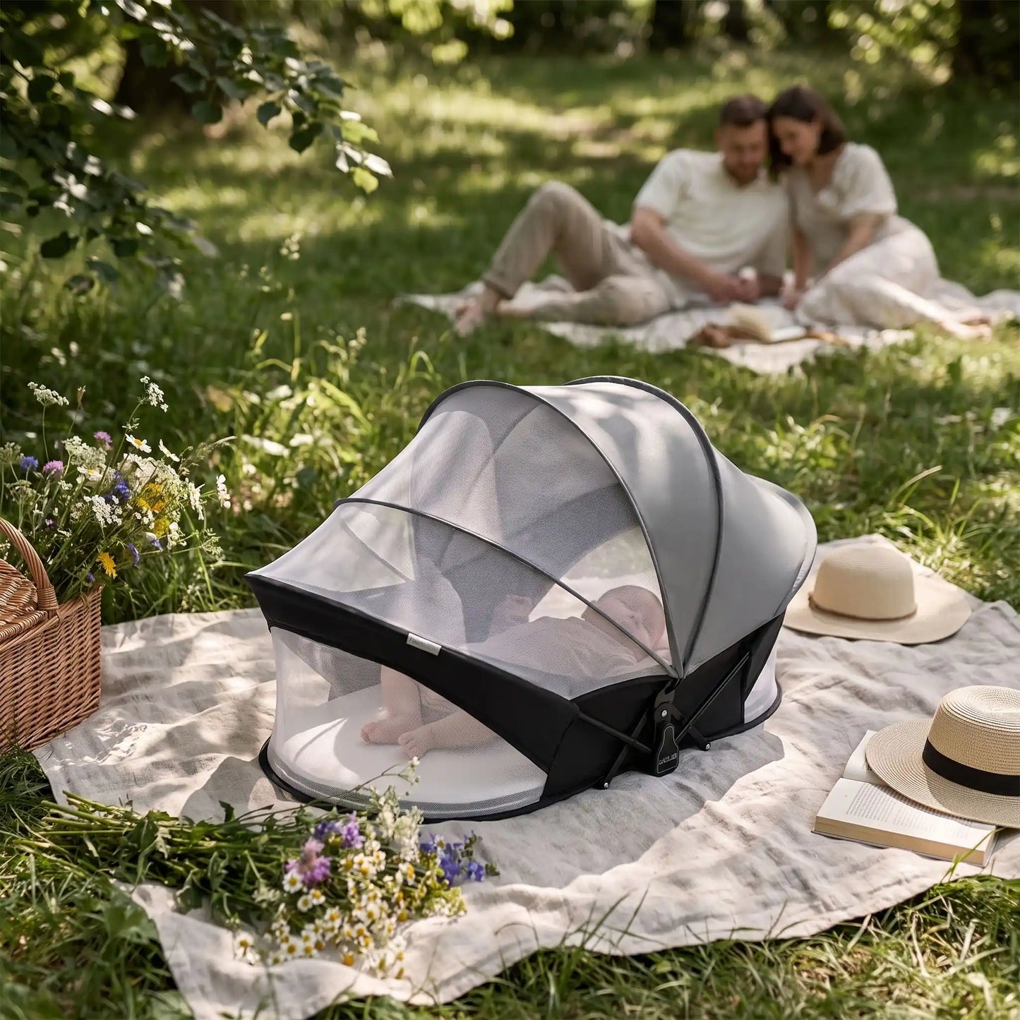 Réducteur de lit bébé dort avec ses parents au parc