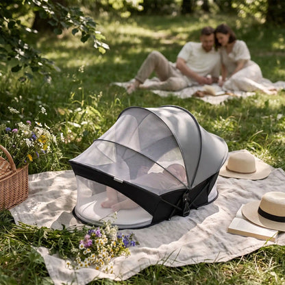 Réducteur de lit bébé dort avec ses parents au parc