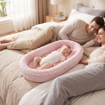 Réducteur de lit bébé dort