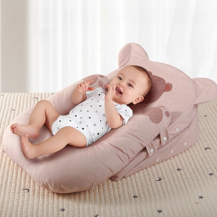 Réducteur de lit bébé souri