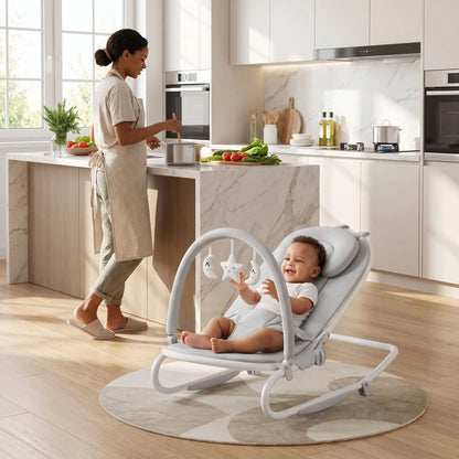 Transat bébé joue à la cuisine