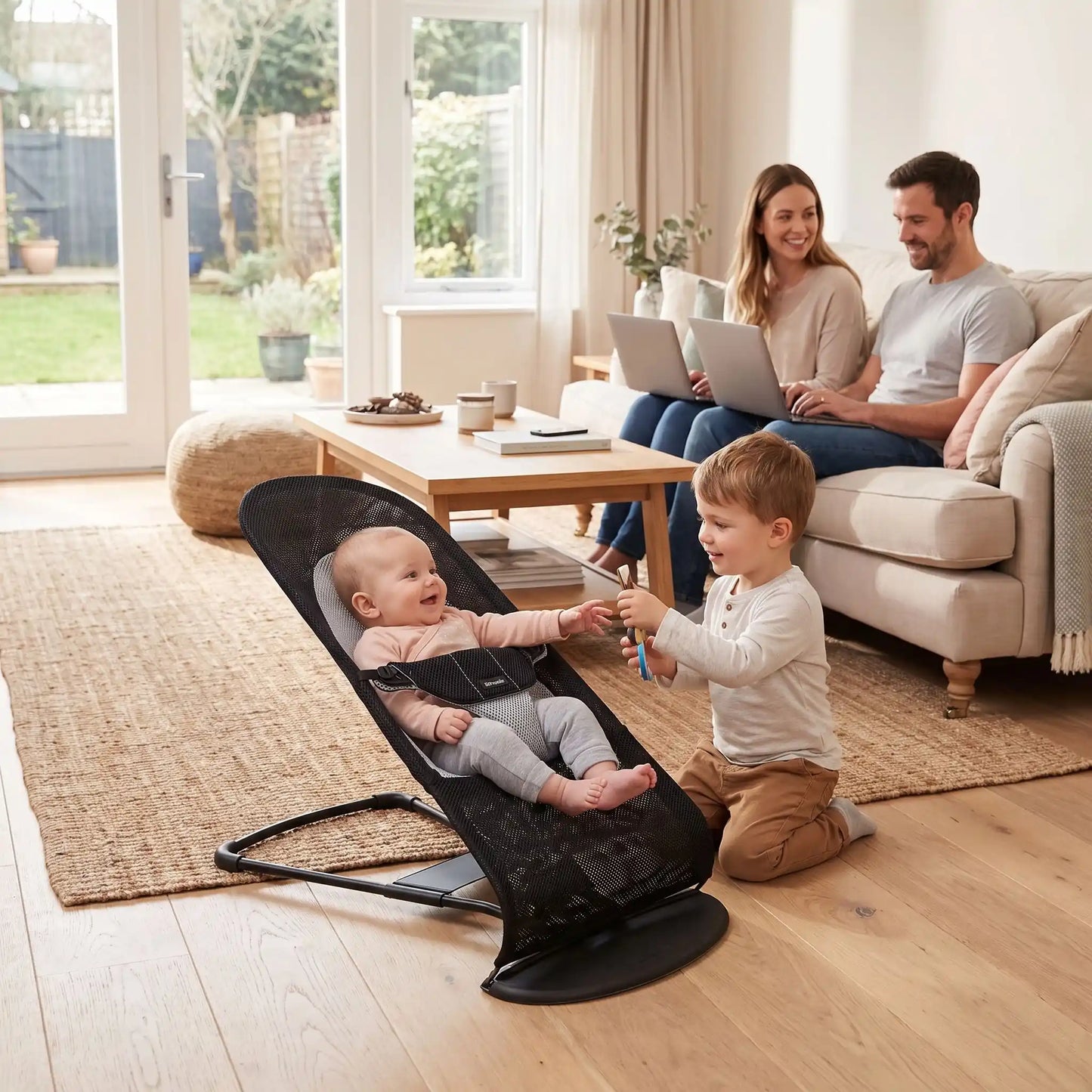 Transat bébé joue en famille