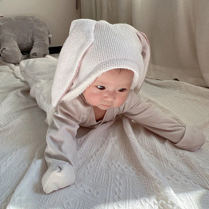 nid-d-ange-Lapin-blanc-oreilles-bébé-au-chaud